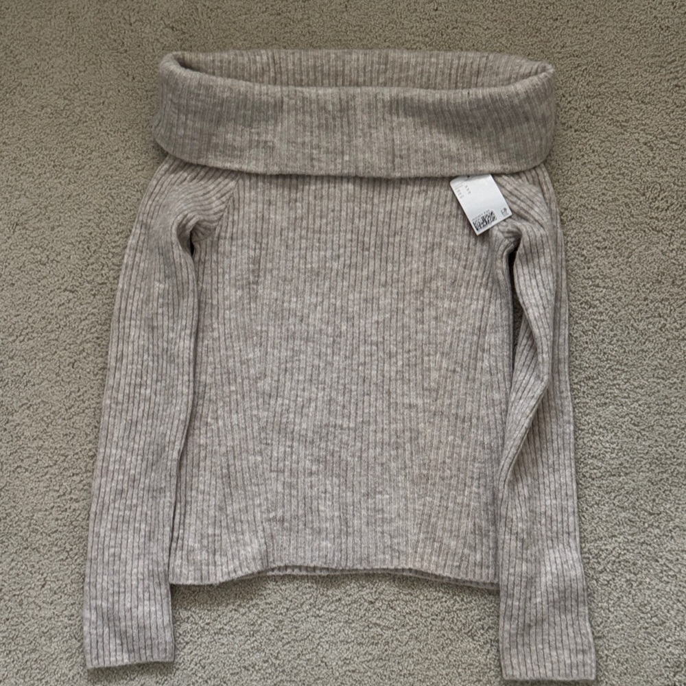 NWT H&M Oatmeal Off-Shoulder Ribbed Sweater in Sz M